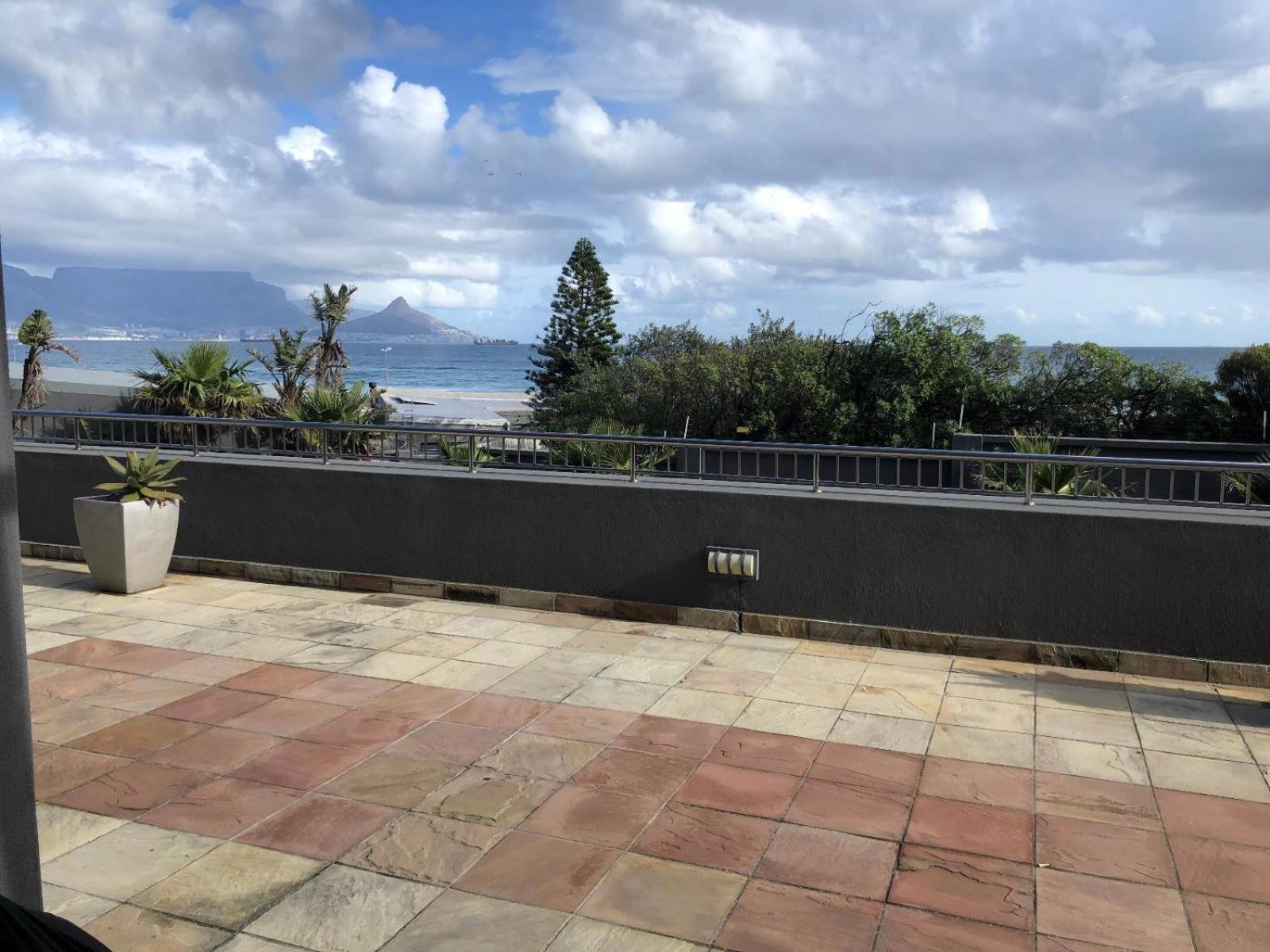 Infinity Self Catering Apartments Bloubergstrand Esterno foto